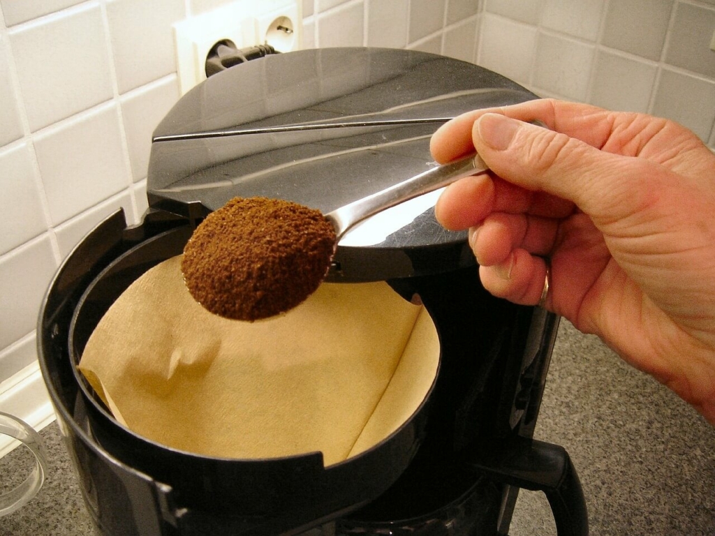 kaffeepulver in filter