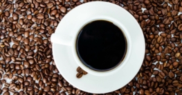 kaffeemaschine mit abnehmbaren wassertank header