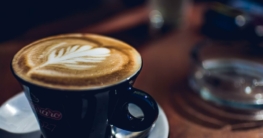 kaffeevollautomat mit zwei bohnenbehältern