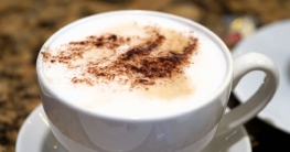 vollautomat mit milchschlauch